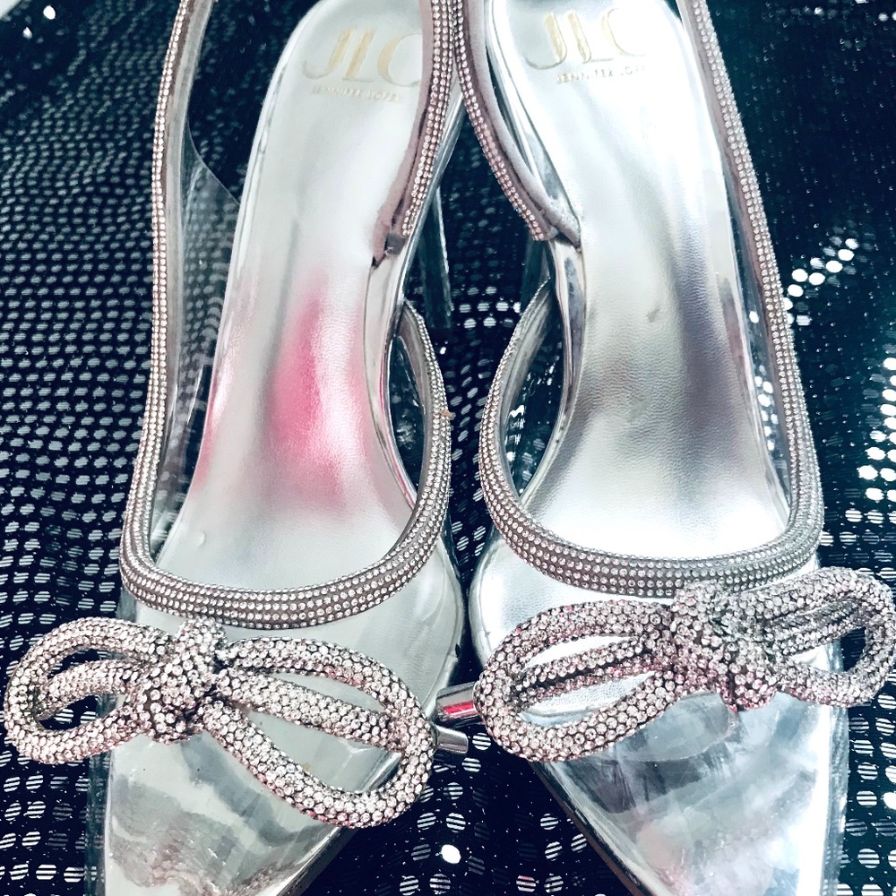 JLO JENNIFER LOPEZ SPARKLING SILVER FLINA PUMP 9M